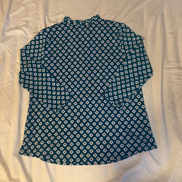 Charter club petite blue long sleeve top with floral print size medium - Picture 5 of 6